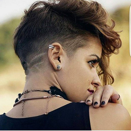 Awesome Women's Undercut Hairstyle for Short Hair 2018 - Fashionre
