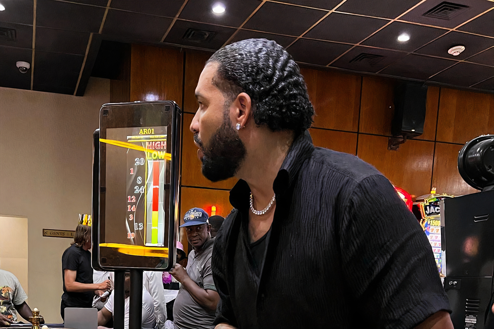 Drake just got a new hairstyle and people can't decide who he looks like